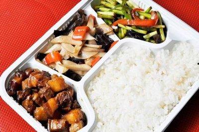 天津盒饭爆料小伙视频,小伙勇敢揭露食品安全问题引发社会关注